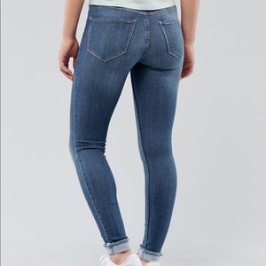 Hollister Curvy High Rise Jean leggings 💙